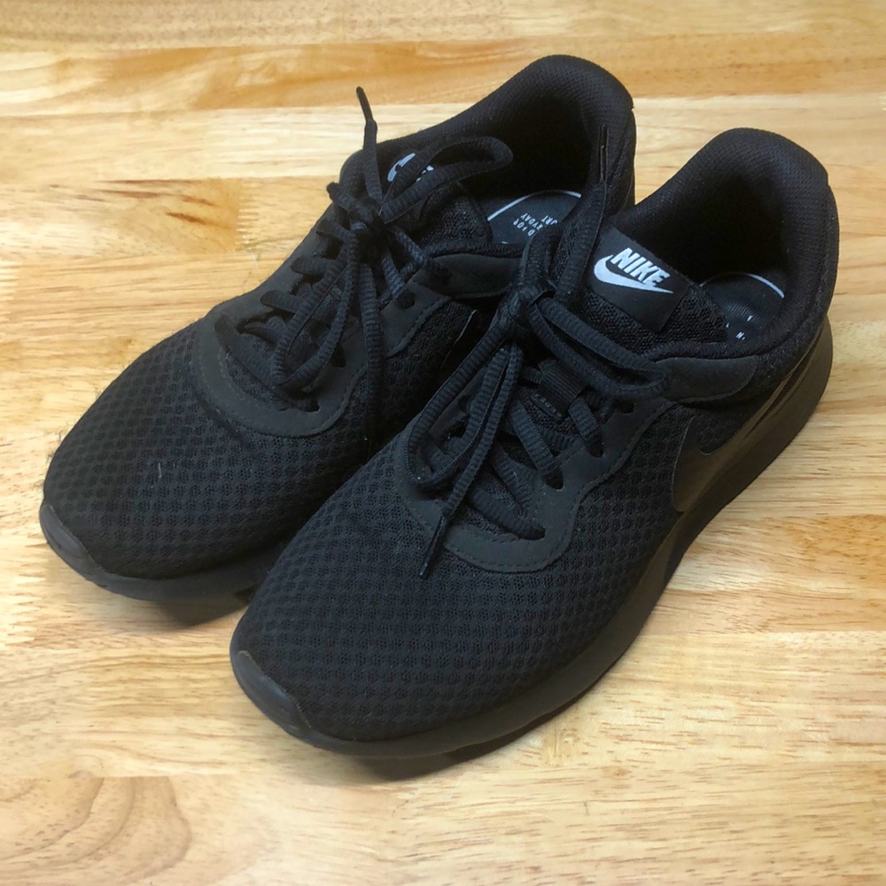 Womens Nike Tanjun Black Size 8 Well Loved..Clean